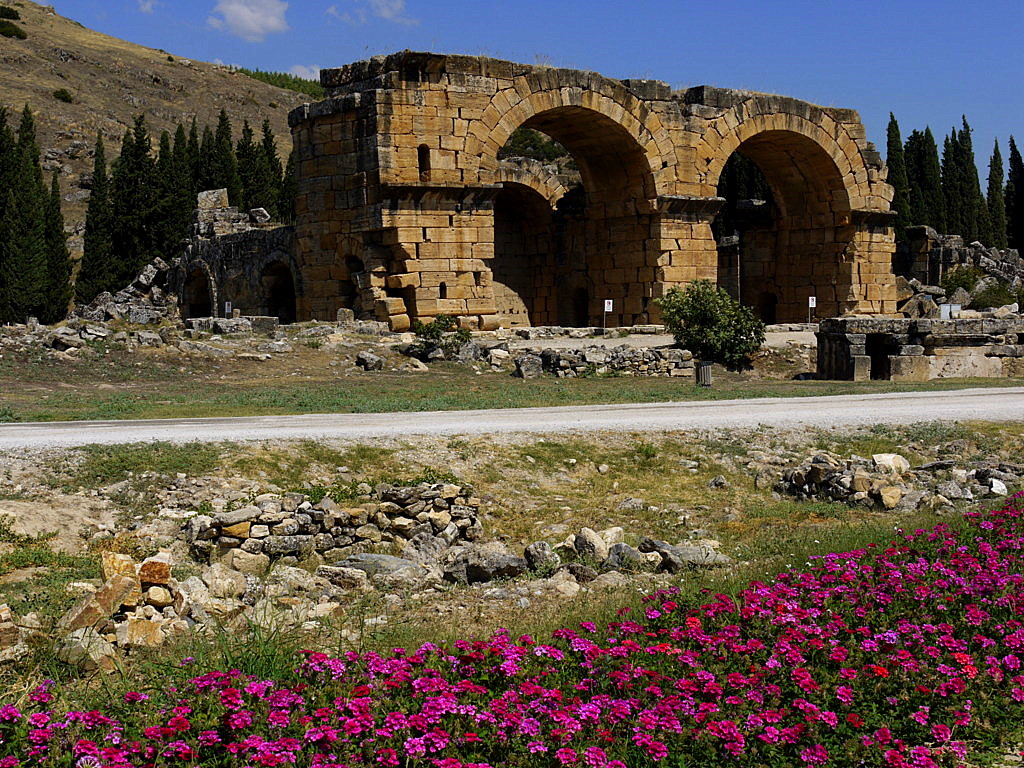 THE HIERAPOLIS ANCIENT CITY